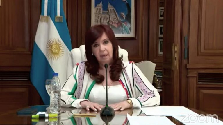 Cristina Kirchner le respondió a Caputo No es el primero de su