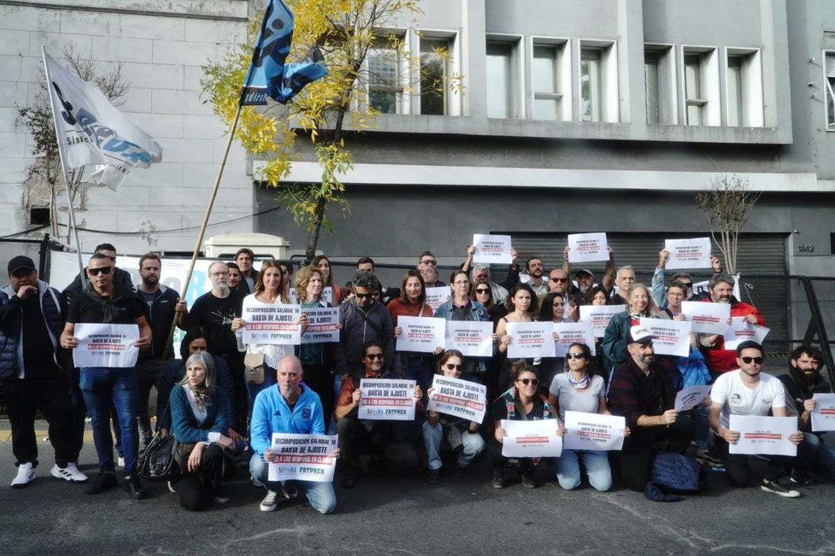 Masivo Acto De Trabajadores De Clar N En Reclamo Por Los Despidos