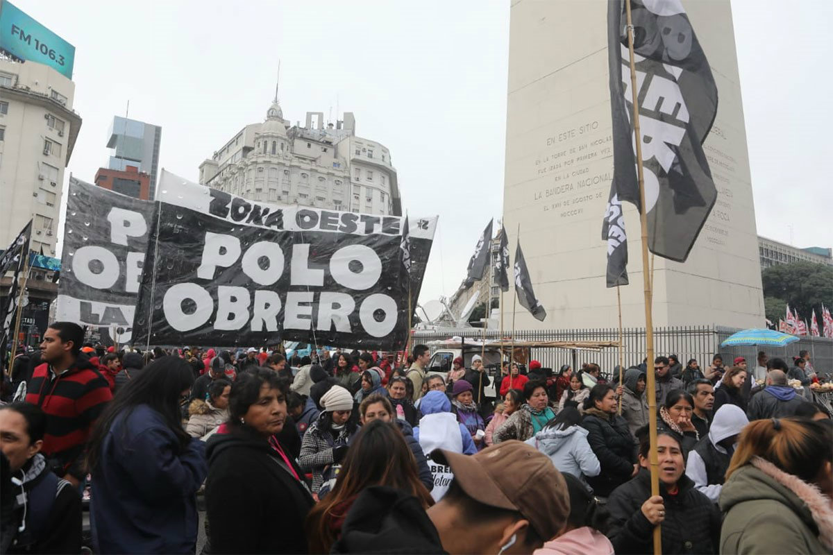 Con críticas a la CGT, al gobierno y a la oposición, los sindicatos de izquierda cerraron los piquetes con un acto en el Obelisco