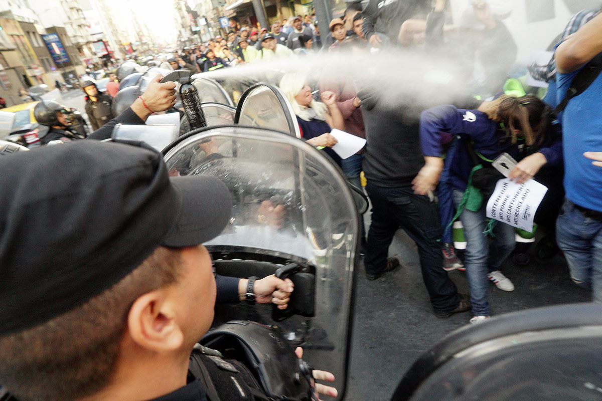 La Policía de la Ciudad intentó reprimir protesta de cartoneros contra los «contenedores inteligentes»