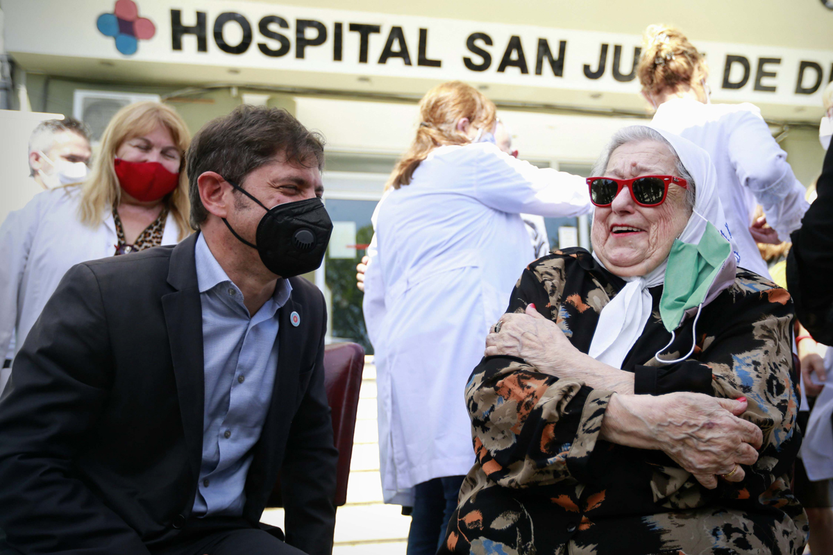 Kicillof, con Hebe: “Tomamos el ejemplo de las Madres y vamos a seguir atendiendo ciudadanos»