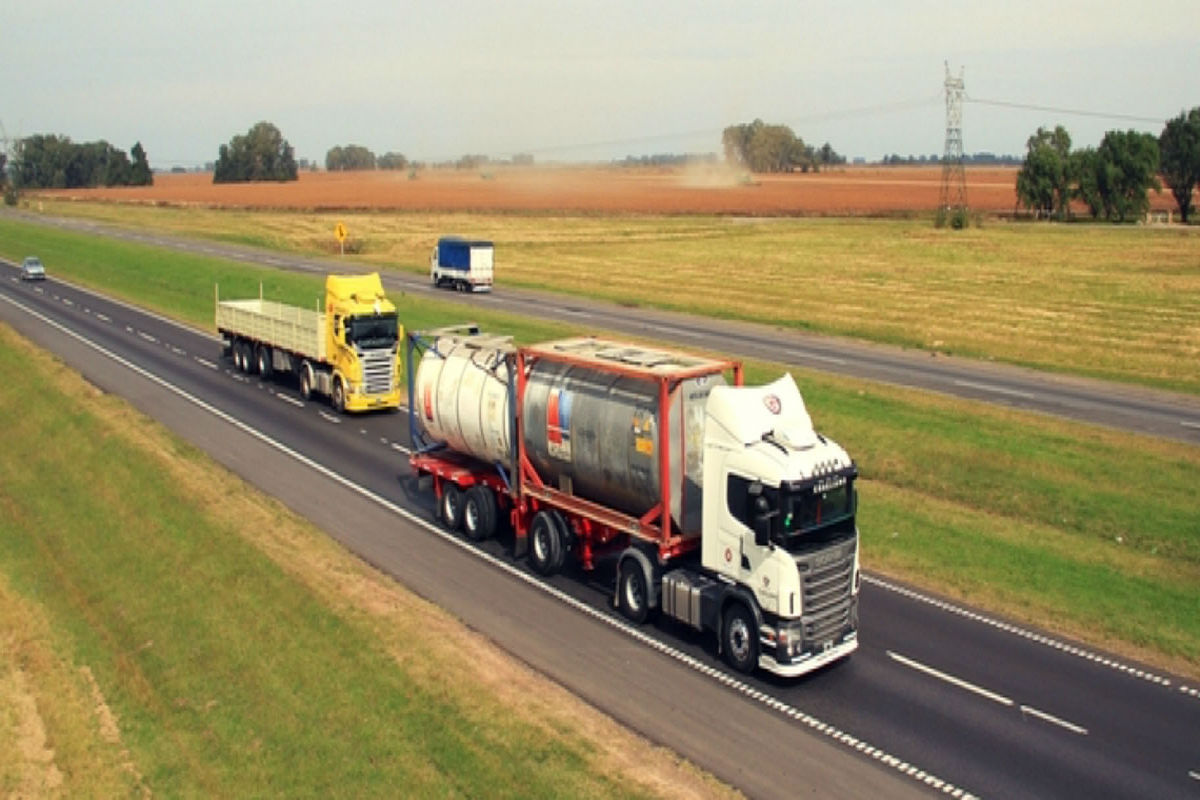 Por la suba de los combustibles, cada vez es más caro el transporte de cargas