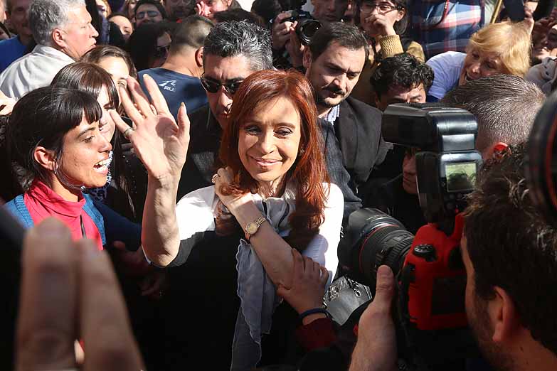 CFK en Ensenada: «Tenemos que tener una tarea de militancia y docencia»