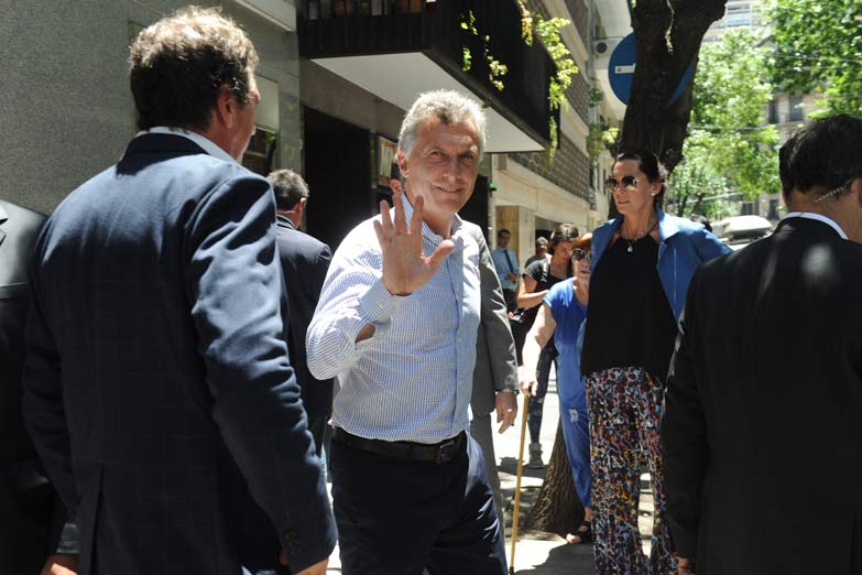 Macri fue operado con éxito de la garganta