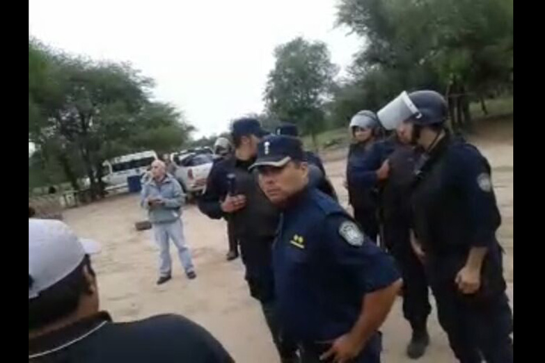 Resisten un violento desalojo de una familia campesina en Añatuya