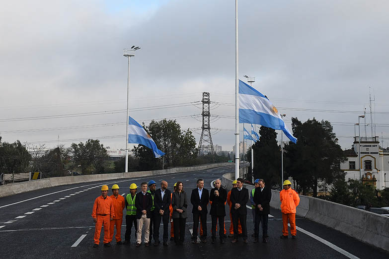 Macri inauguró un carril del Puente La Noria: «Estamos en el camino correcto»