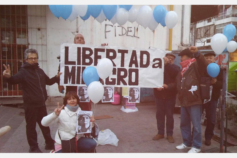 El reclamo que sorteó las vallas de Macri: «Liberen a Milagro»