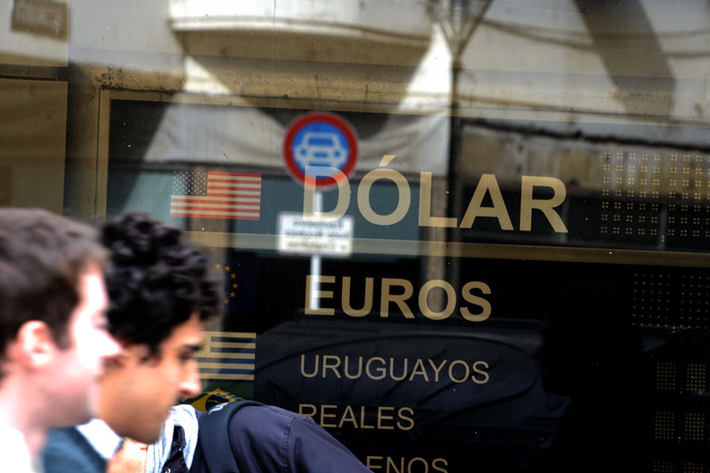 Nuevo récord: el dólar se fue por encima de los $17