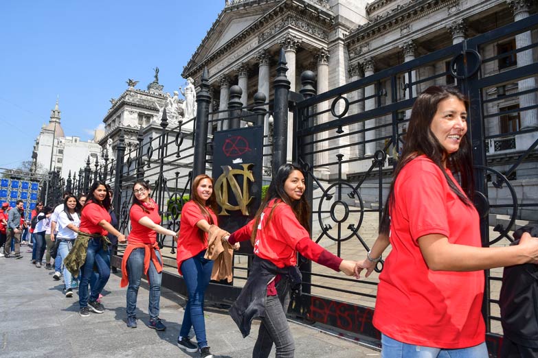 Abrazo al Congreso por la Ley de la Cruz Roja