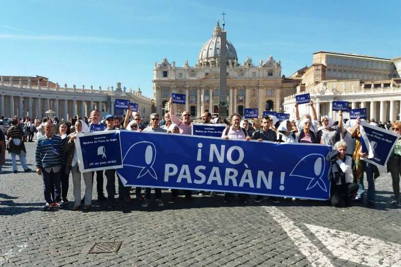 En el día de la madre, el Papa saludó a las Madres de Plaza de Mayo