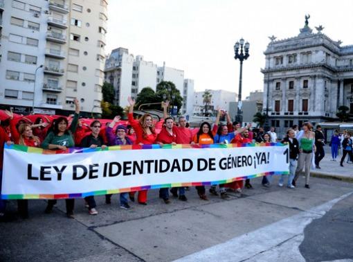 Violento ataque policial sobre militantes trans en La Plata