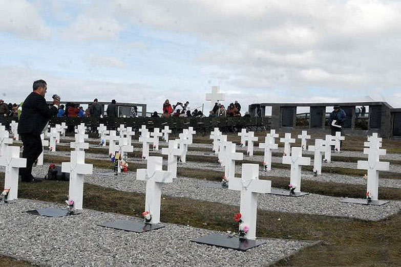 Malvinas: comenzaron a dar a conocer la identificación de los soldados sepultados en las islas