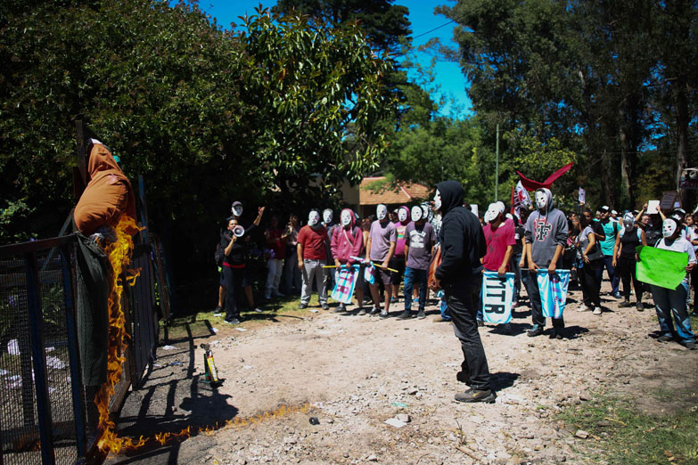 Con un festival y un ruidazo repudiarán la domiciliaria a Etchecolatz