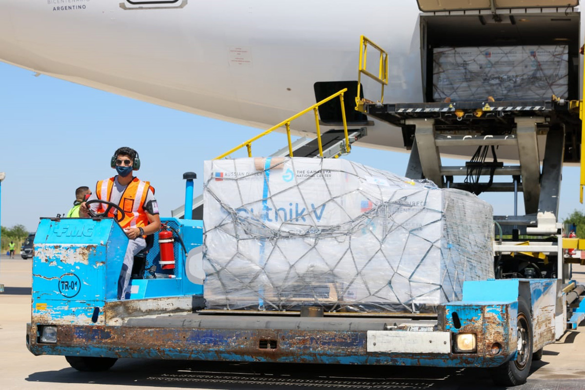 Está en vuelo el avión de Aerolíneas a Rusia que traerá la tercera remesa de la Sputnik V