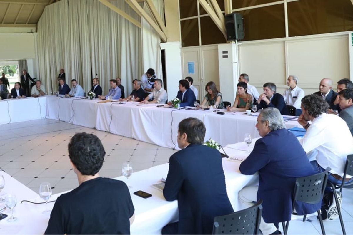 Con el foco en el conurbano, el presidente recibió a Kicillof y a intendentes