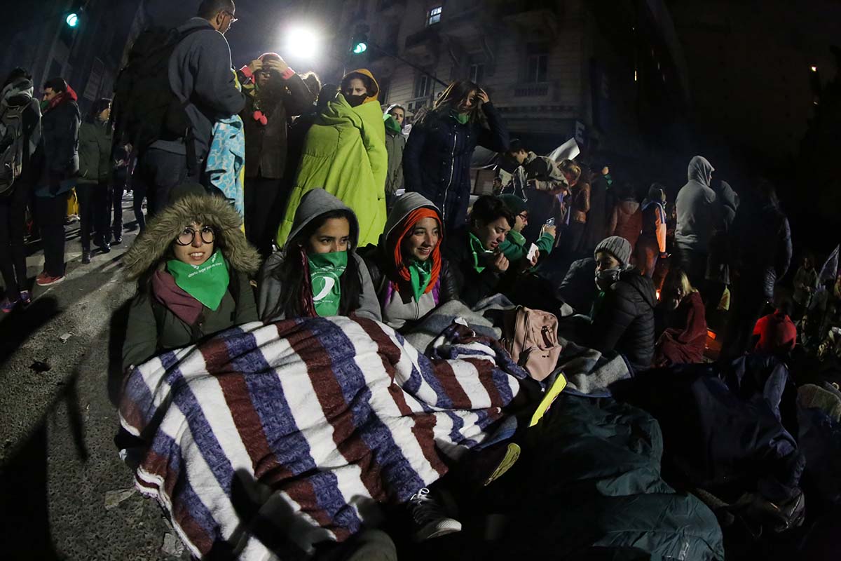 La noche que Callao y Rivadavia se convirtieron en un mar de fueguitos