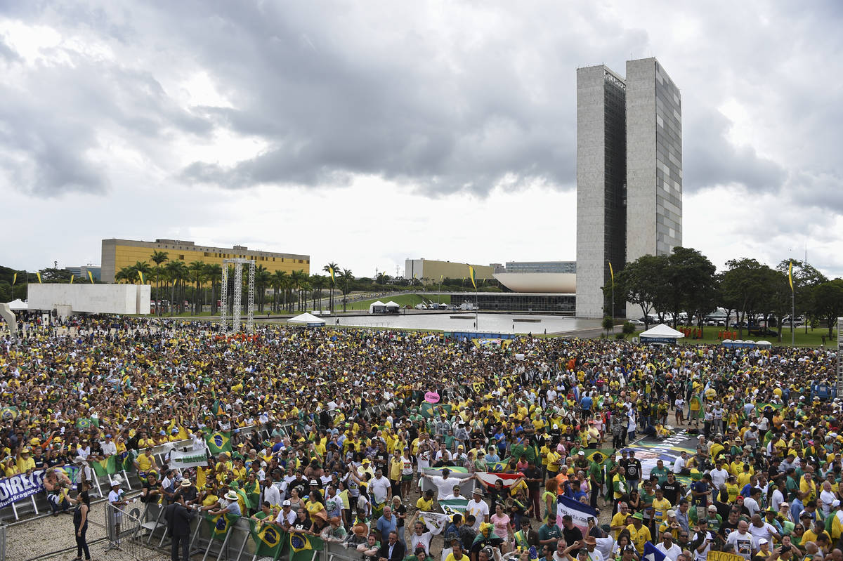 Miles de brasileños eufóricos con la llegada al poder de la ultraderecha