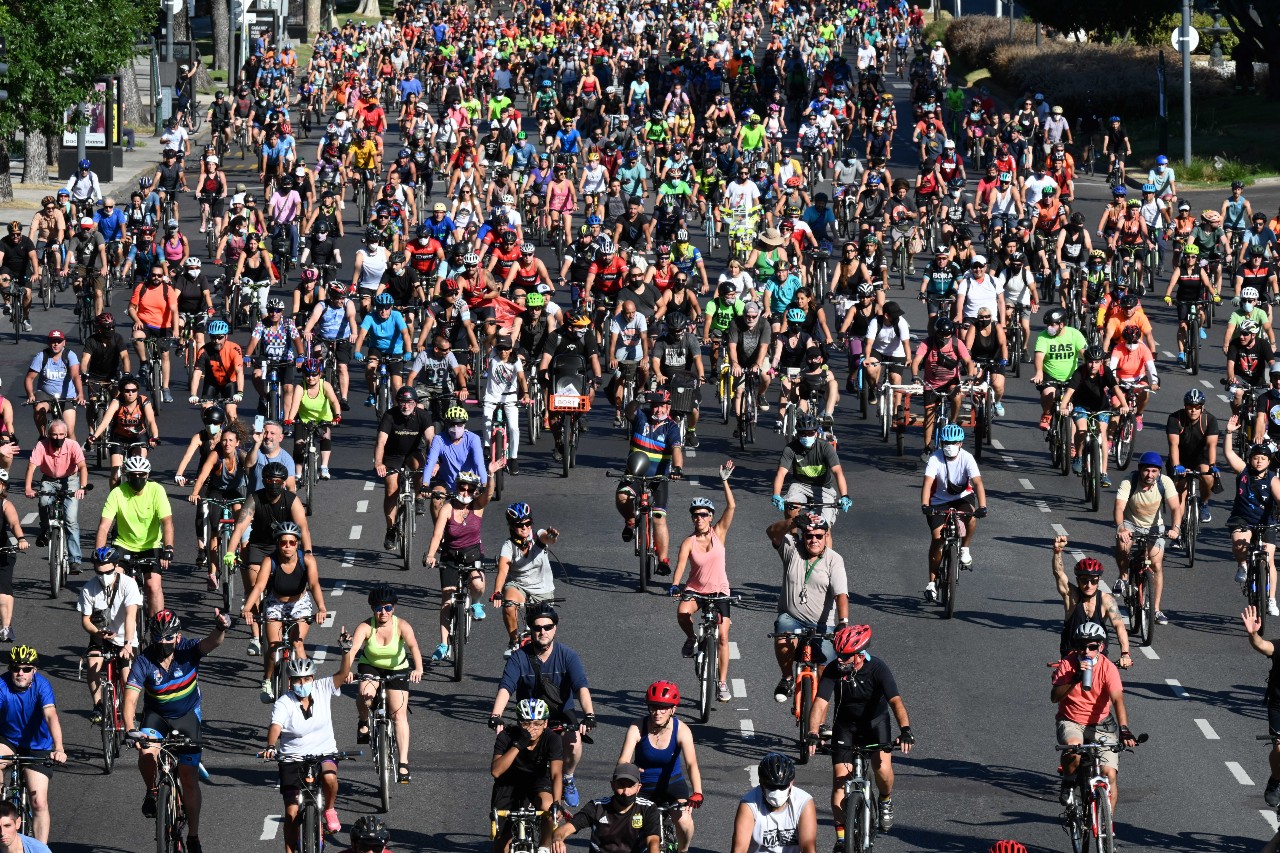 Más de 2.000 ciclistas volvieron a reclamar justicia por la mujer que murió atropellada en Palermo