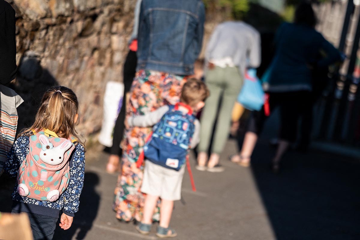 Los empleadores deberán garantizar espacios de cuidados para niños y niñas