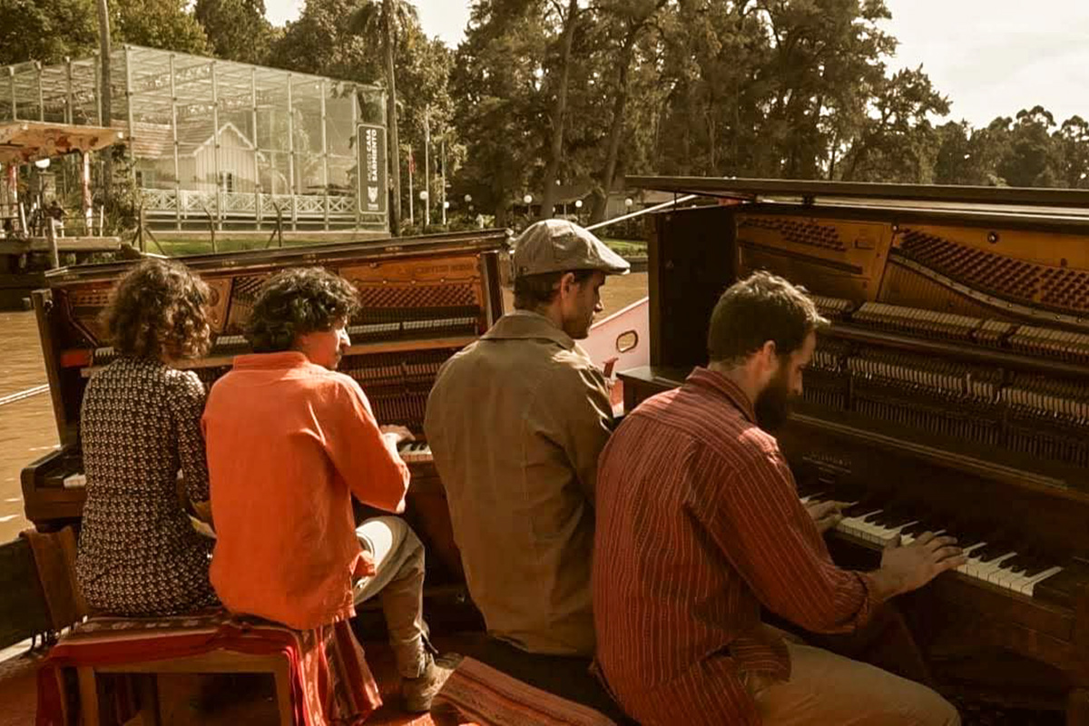 Inspiración de agua y sonidos de las dos orillas, en un concierto de pianos