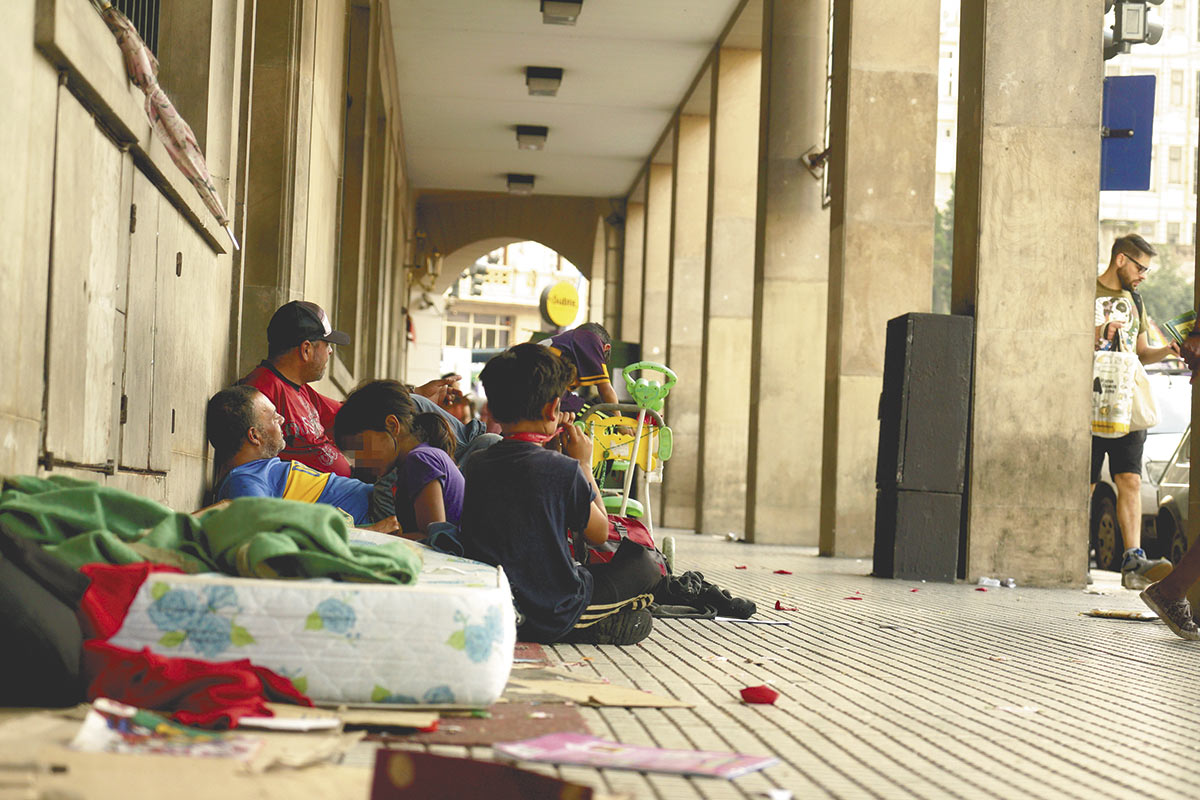 Volvieron las bajas temperaturas: qué hizo la administración porteña para evitar más muertes en la calle