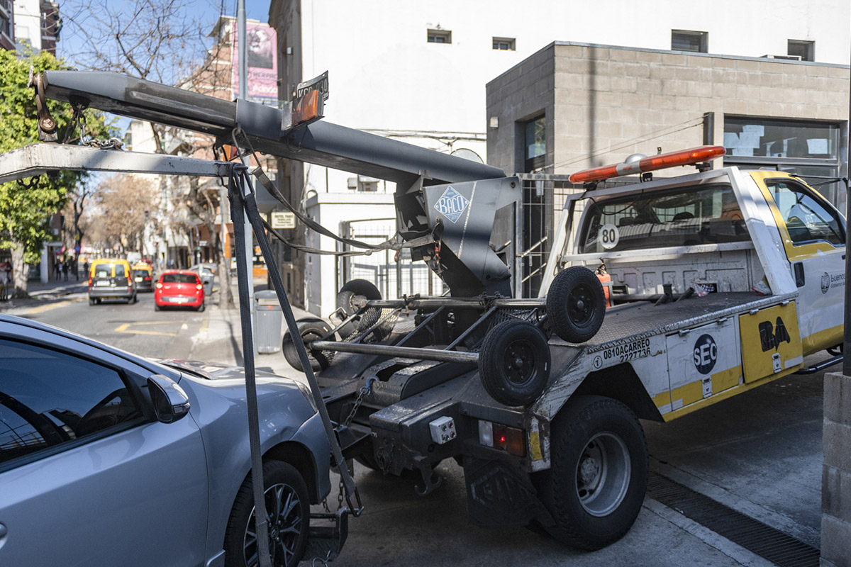 Ciudad canceló la licitación de grúas: según Moyano, es para modificarles el convenio a 300 choferes