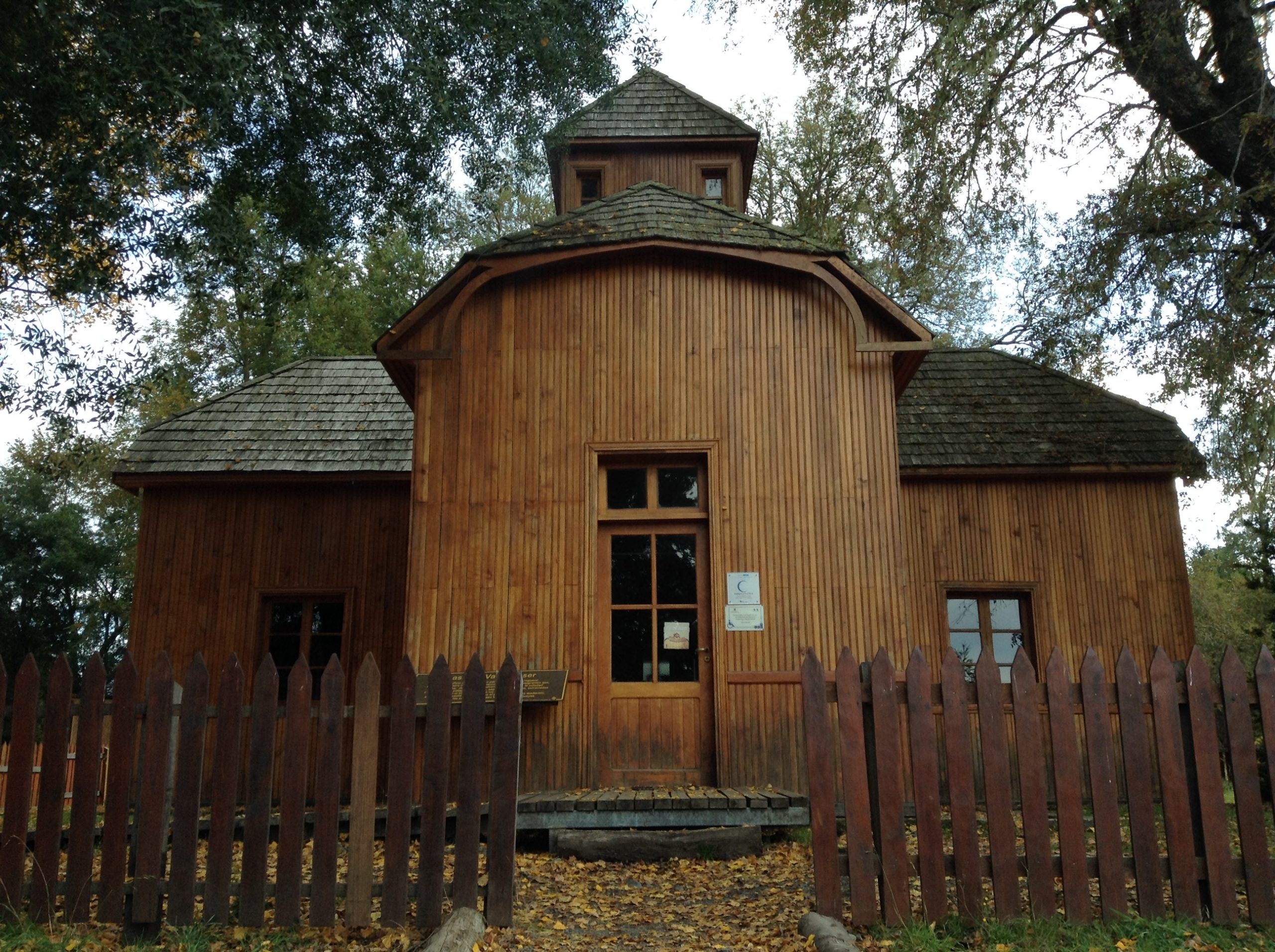 Un castillo de madera por donde pasó Neruda