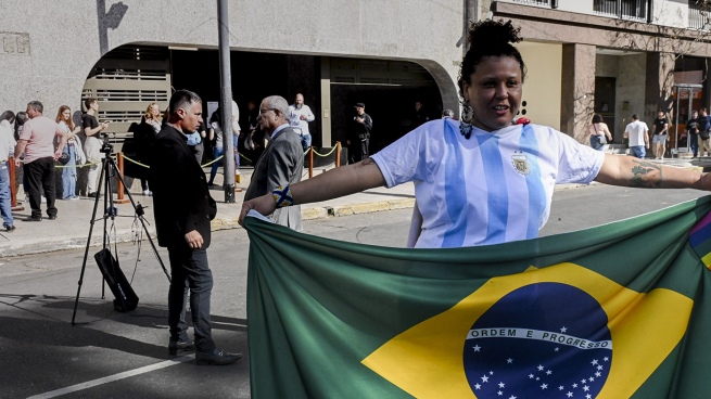 Masiva concurrencia a votar de la comunidad brasileña en la Argentina