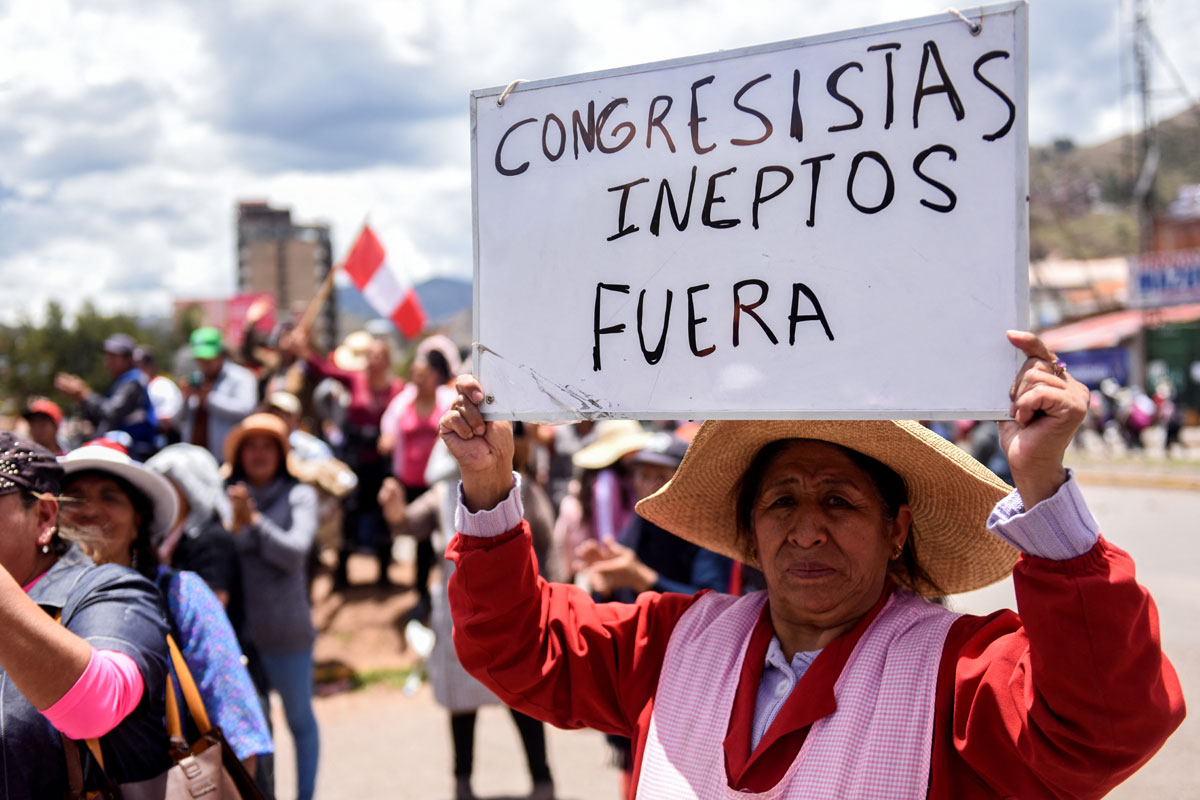 Política, sociedad y mercado en Perú