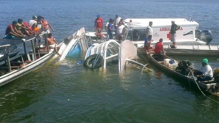 Al menos seis muertos y dos desaparecidos al hundirse un barco turístico en Río de Janeiro