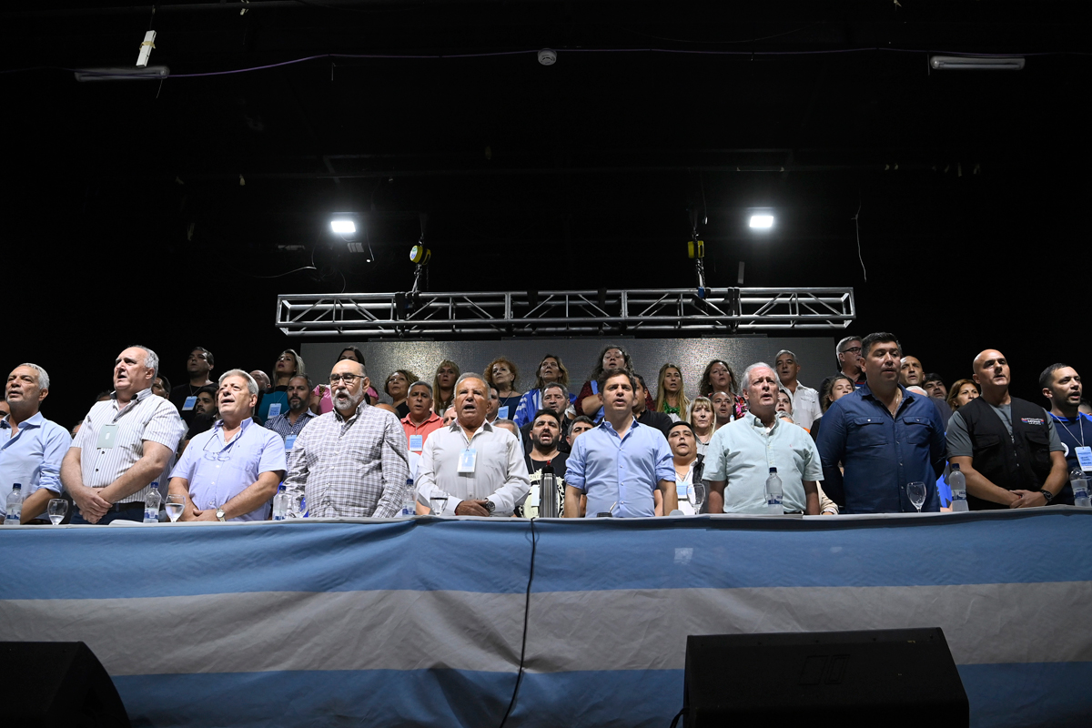 Kicillof cerró el acto de la CGT con un mensaje interno: «Ganar una elección no es una aventura personal»