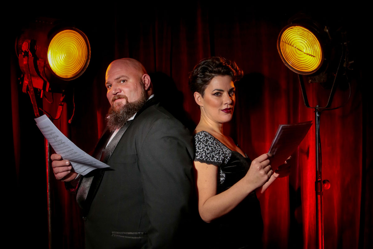 “Sr. & Sra. Gomez”, una comedia cantada para recordar el origen popular de la música lírica