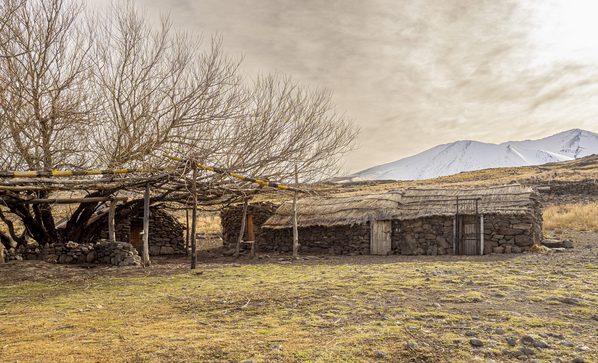 Vivir a la vera de un volcán: las tierras de Don Muñoz y los Correa, entre el cerro Wayle y el Tromen