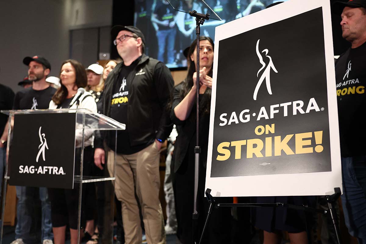 Actores y actrices de los Estados Unidos paran por primera vez en 40 años y se suman a la huelga de guionistas