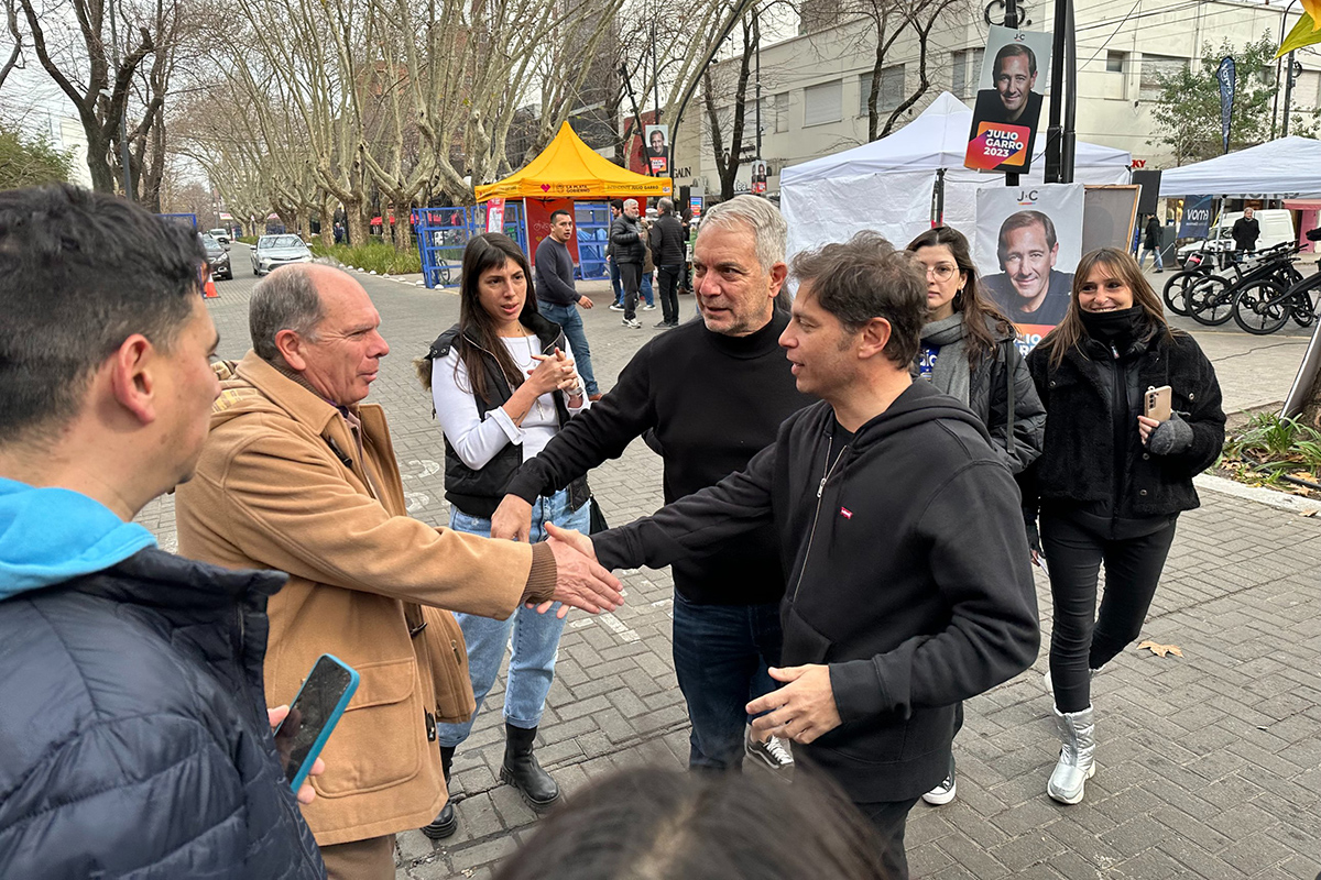 Buenos Aires: Kicillof reparte sus gestos en municipios donde habrá interna