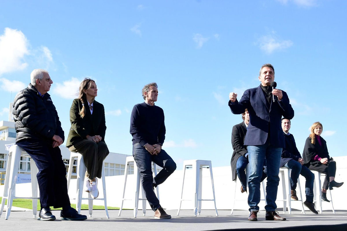 Massa anunció el fin del paro de colectivos