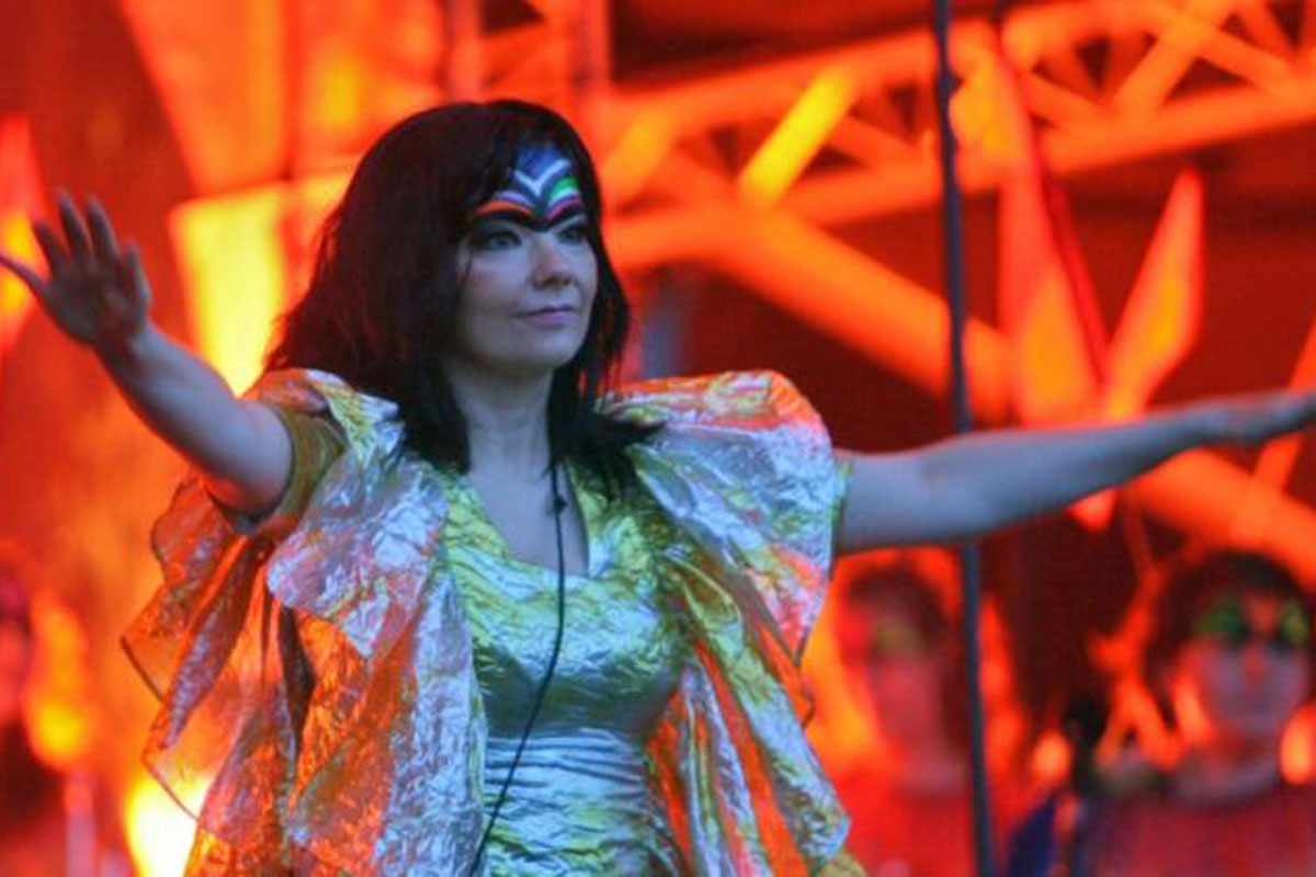 Björk asegura que Spotify es lo peor que le pasó a los músicos