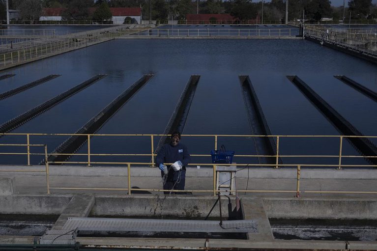 Faltan plata e infraestructura - EL PAÍS Uruguay