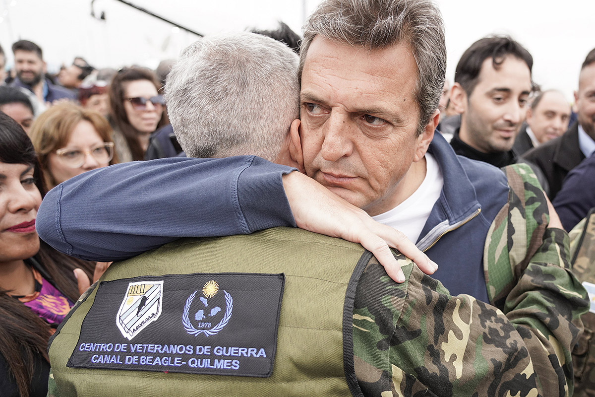 Massa convocó a jóvenes a «rebelarse» y «defender» sus derechos