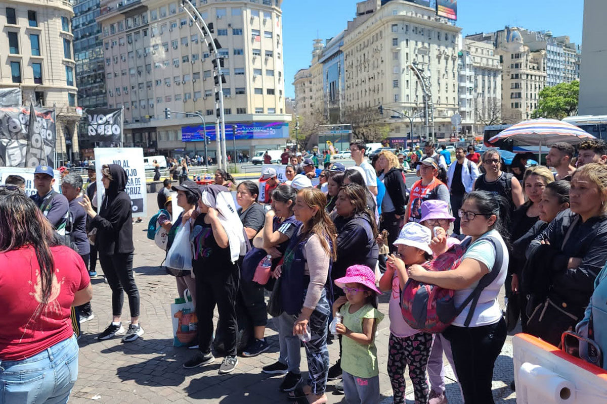 Casa Santa Cruz: «Concentramos e hicimos radio abierta, queremos una solución habitacional»