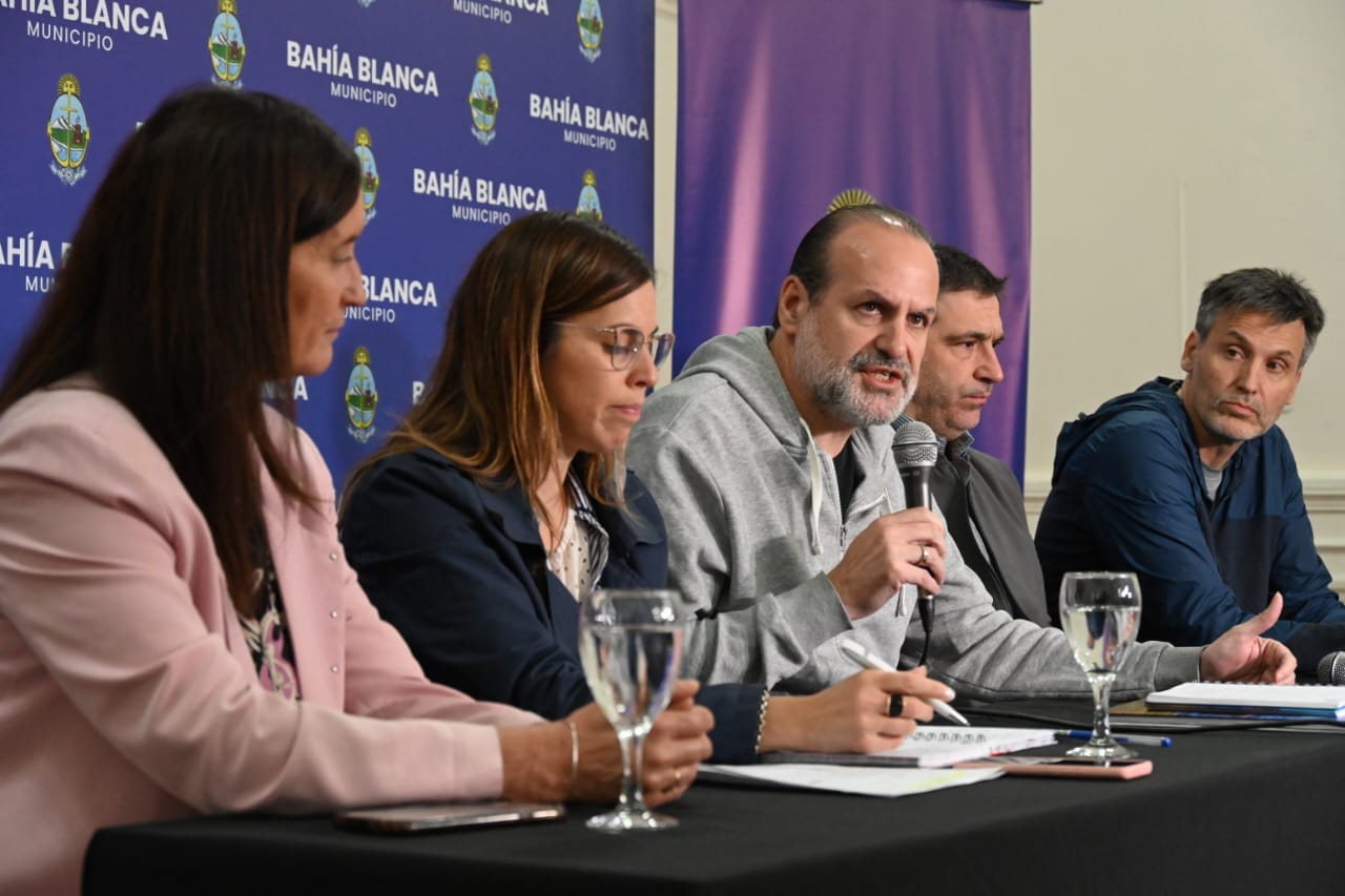 Visiblemente conmovido, el intendente de Bahía Blanca anunció que decretó 72 horas de duelo por las víctimas del temporal