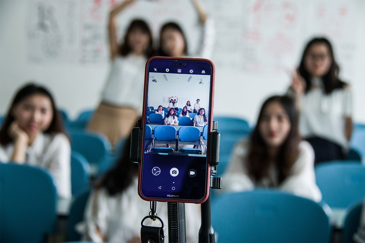 Aulas sin celulares en las escuelas porteñas, ante un problema que crece