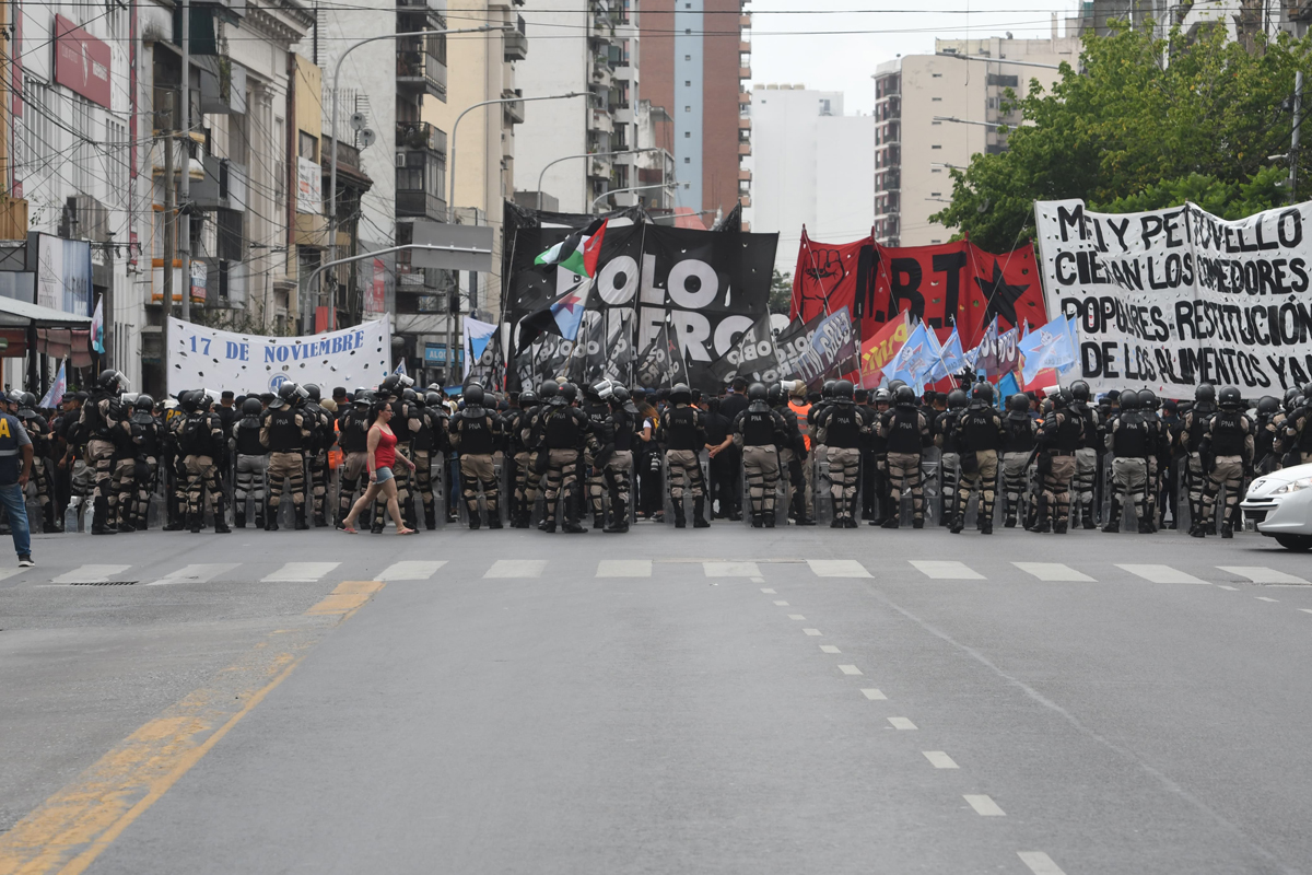 Más de 20 organizaciones piqueteras intentarán cortar el Puente Pueyrredón este viernes