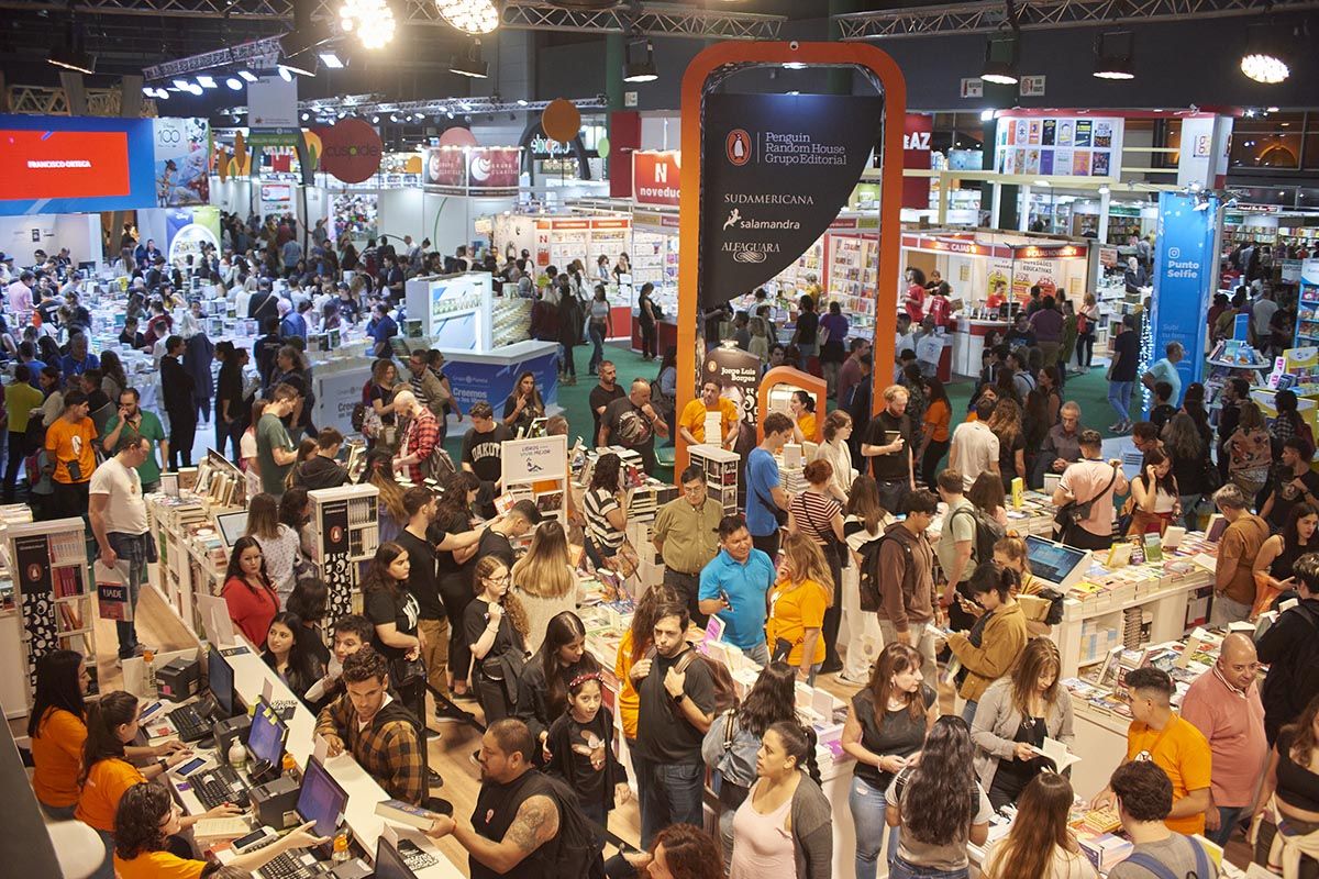 Ventas bajas y libros caros: expectativas desalentadoras para la próxima edición de la Feria