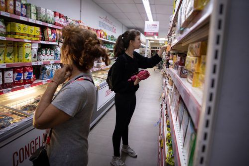 El consumo masivo volvió a caer por encima del 10% en julio