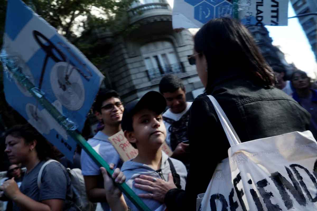 La educación primaria también dijo presente en la marcha: «Si sólo hay escuelas privadas, hay chicos que no va a poder ir»