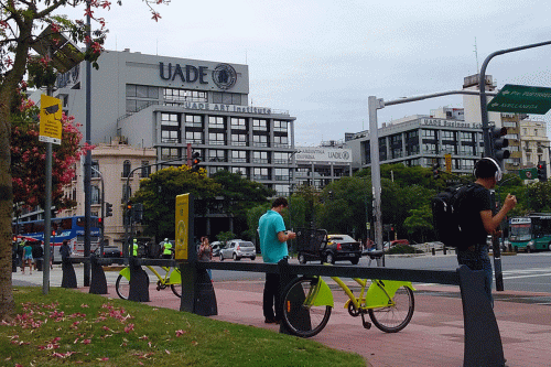 Estudiantes de la UADE denuncian persecución a quienes quieren movilizar en defensa de la universidad pública