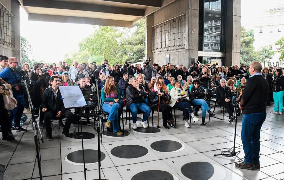 Un encuentro por la cultura y la reincorporación de 120 trabajadores despedidos de la Biblioteca Nacional