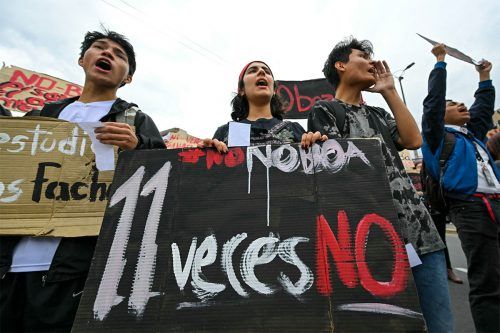 Ecuador celebra un referendo en medio de las crisis de violencia, diplomática y energética