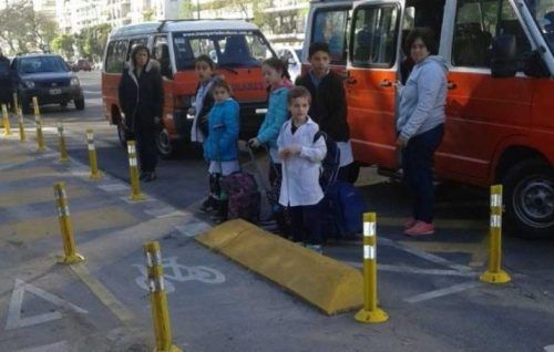 La bicisenda que genera una batalla diaria entre familias de cuatro escuelas porteñas y ciclistas